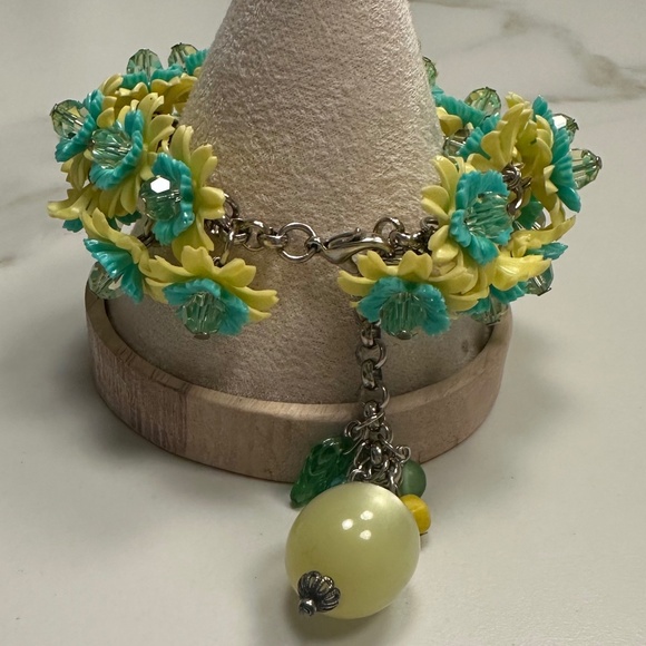 DANNY POLLAK - Playful Floral Bracelet in Yellow and Deep Turquoise Blue - Picture 3 of 13